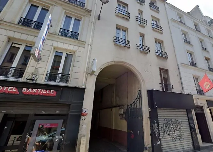 Bastille Secret Hotel 2*