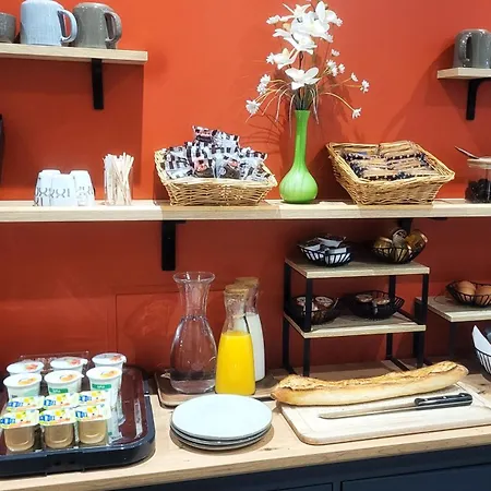 Bastille Secret Hotel 2*