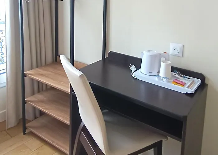 Bastille Secret Hotel 2*