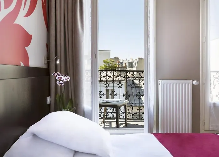 Bastille Secret Hotel 2*